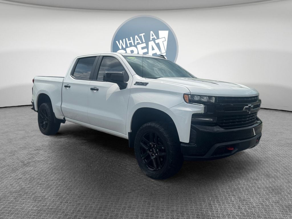 2021 Chevrolet Silverado 1500 LT Trail Boss in Summit White — front three-quarter view