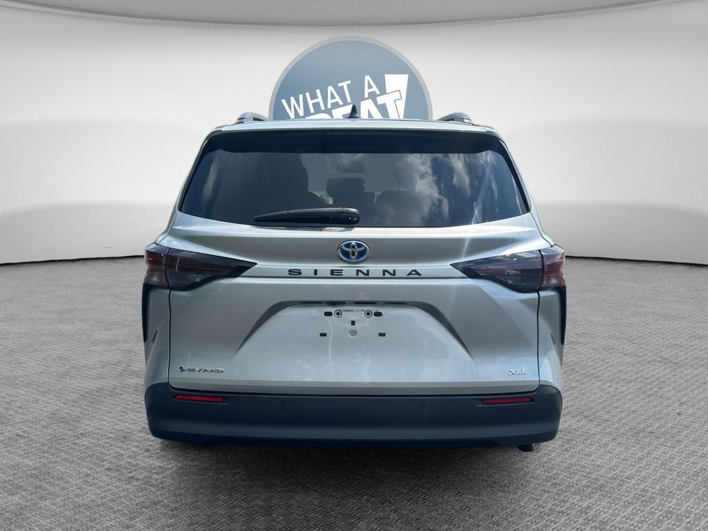 2025 Toyota Sienna — detail view
